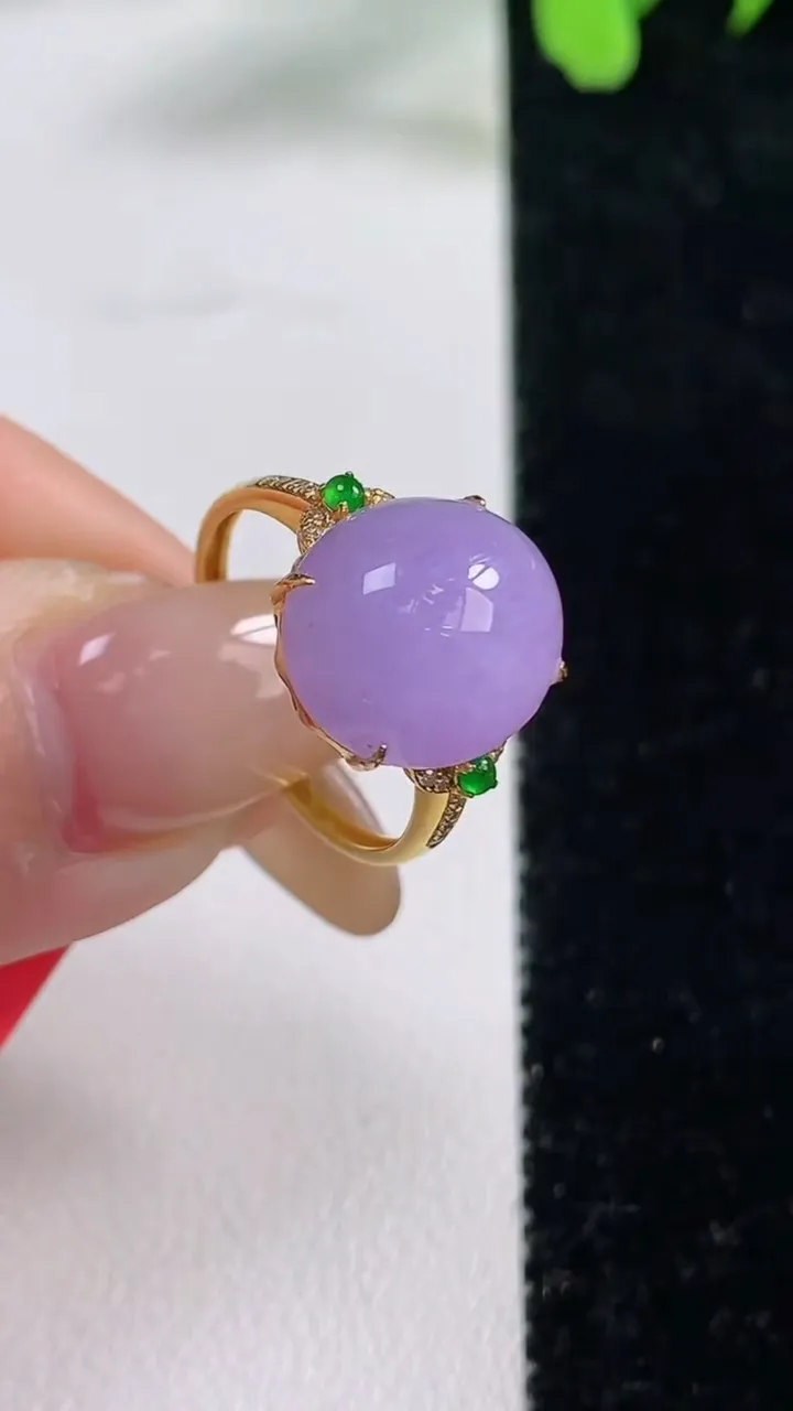 天然A货翡翠种紫罗兰蛋面戒指，尺寸17.2-13-11.2，重量:3.01g2025年11月9日
工厂直销收藏佳品,种好水足，色泽均匀，有种有色，上手高大气！