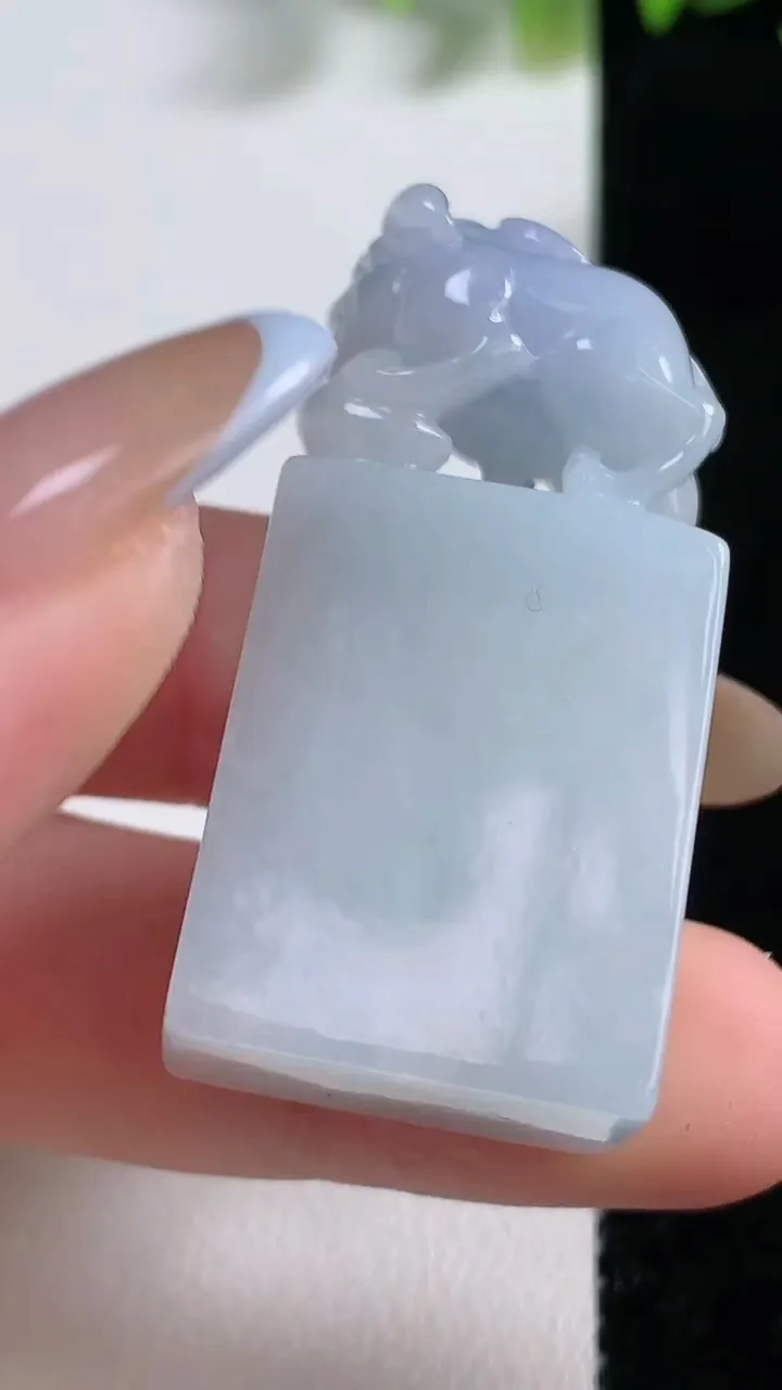 天然A货翡翠紫罗兰貔貅印章，尺寸43-20.7-13.4，重量:30.00g
11月9日