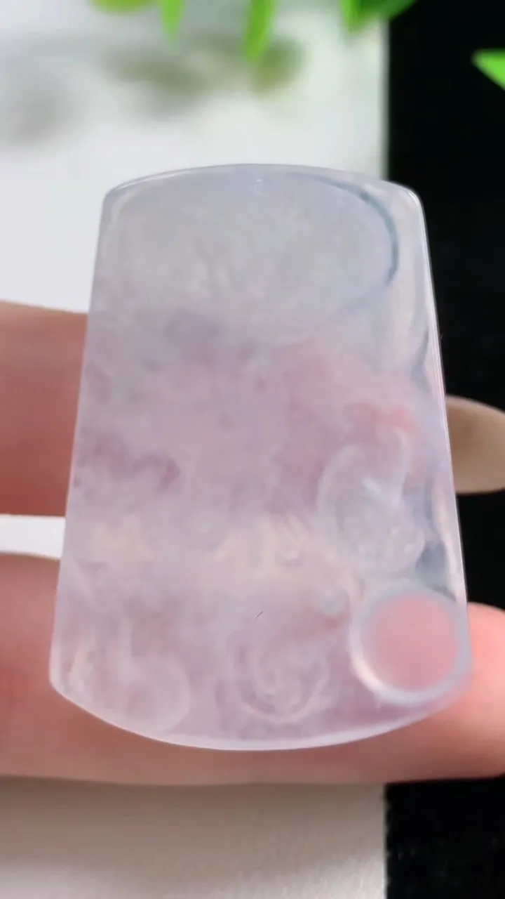 天然A货翡翠龙牌吊坠，尺寸41.8-30.4-4.5，重量:11.95g
11月9日