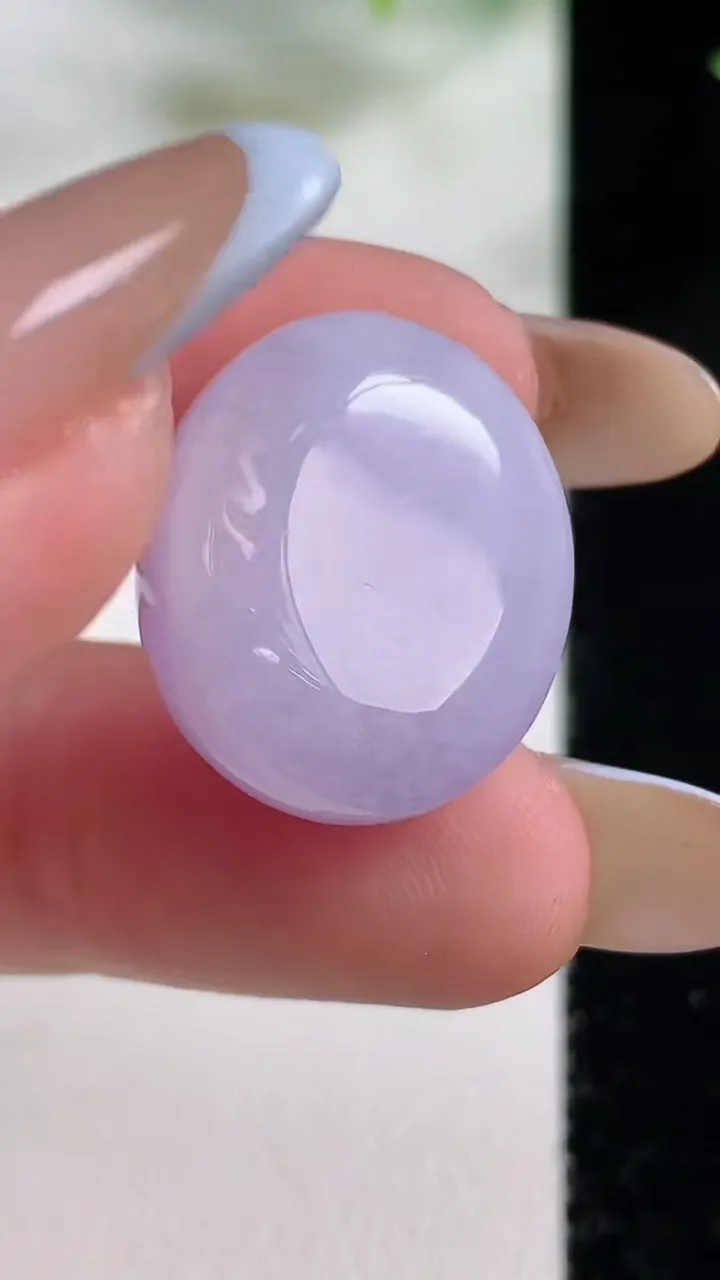 天然A货翡翠紫罗兰蛋面戒面镶嵌件，尺寸20.7-17.6-11.3，重量:8.32g2025年11月9日
工厂直销收藏佳品,种好水足，色泽均匀，有种有色，上手高大气！