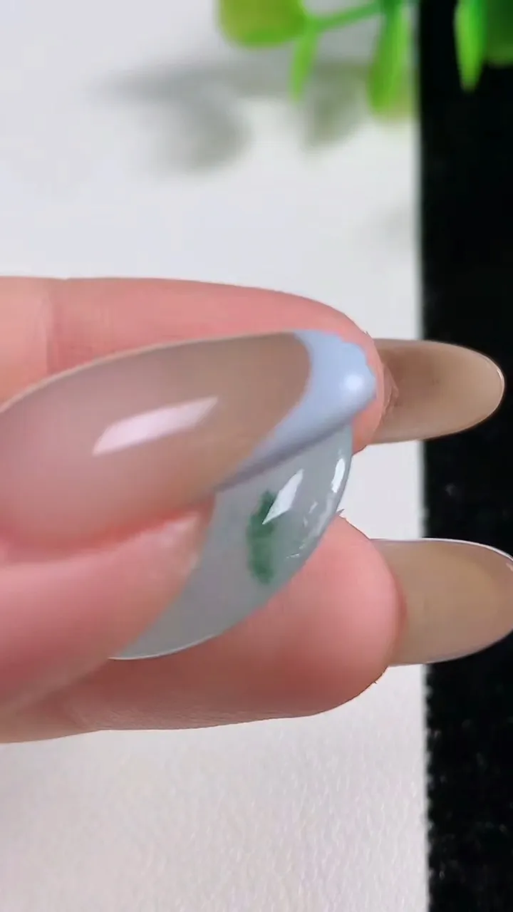 天然A货翡翠冰种飘花平安扣吊坠，尺寸23.4-4.6，重量:5.40g
11月9日