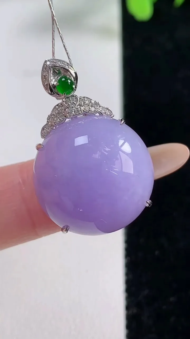 天然A货翡翠种紫罗兰蛋面吊坠，尺寸28.6-18.3-18.9-11.5，重量:7.42g
11月9