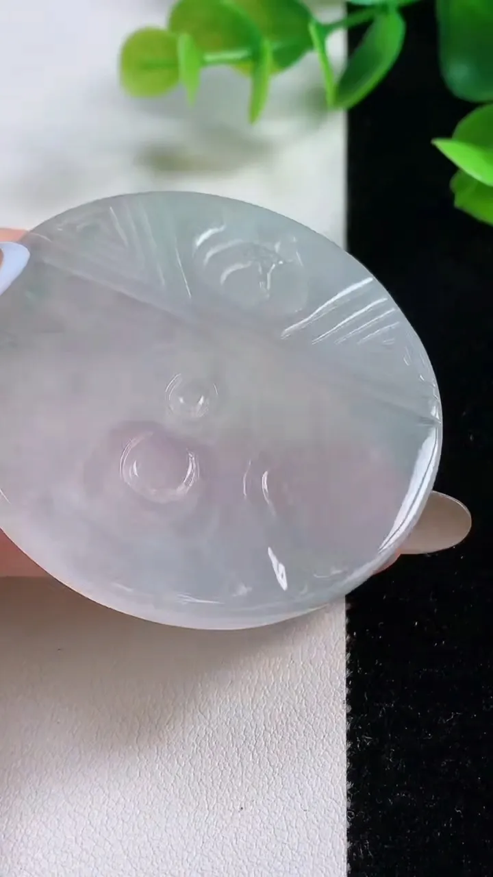 天然A货翡翠冰种飘花文殊菩萨吊坠，尺寸51.3-5.3，重量:32.36g
11月9日