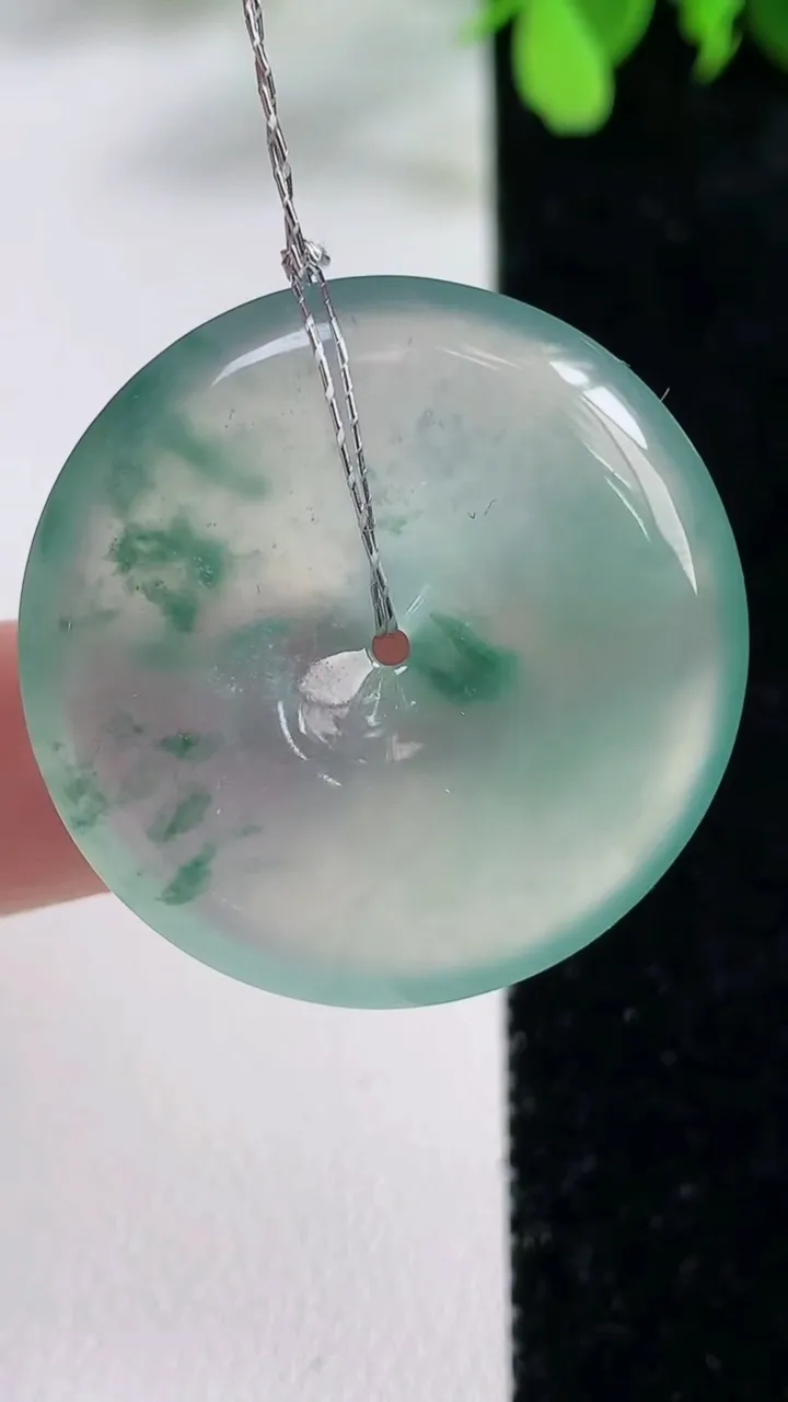 天然A货翡翠种飘花平安扣吊坠，尺寸31.2-5.7，重量:11.54g
11月9日