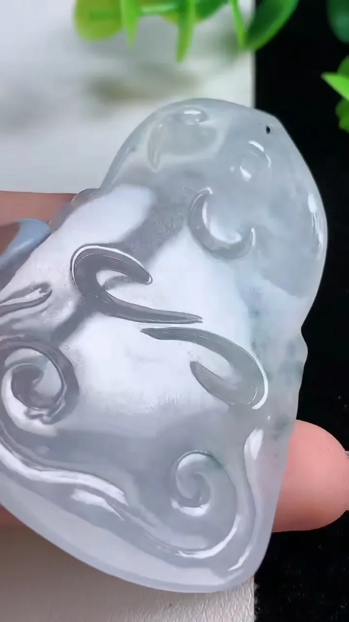 天然A货翡翠冰种飘花普贤菩萨吊坠，尺寸68.2-42-6，重量:30.48g
11月9日