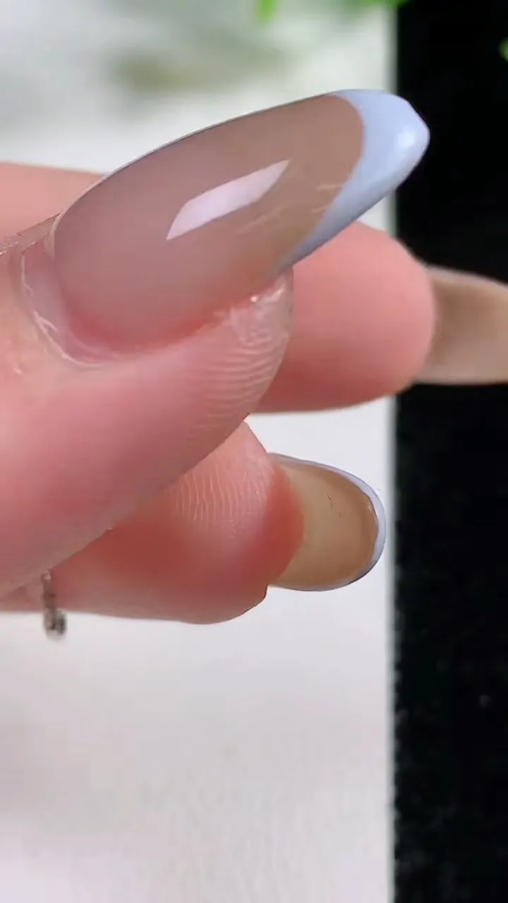 天然A货翡翠蝴蝶吊坠，尺寸12-19.4-4.5裸石8.2-5.6，重量:1.68g
11月9日