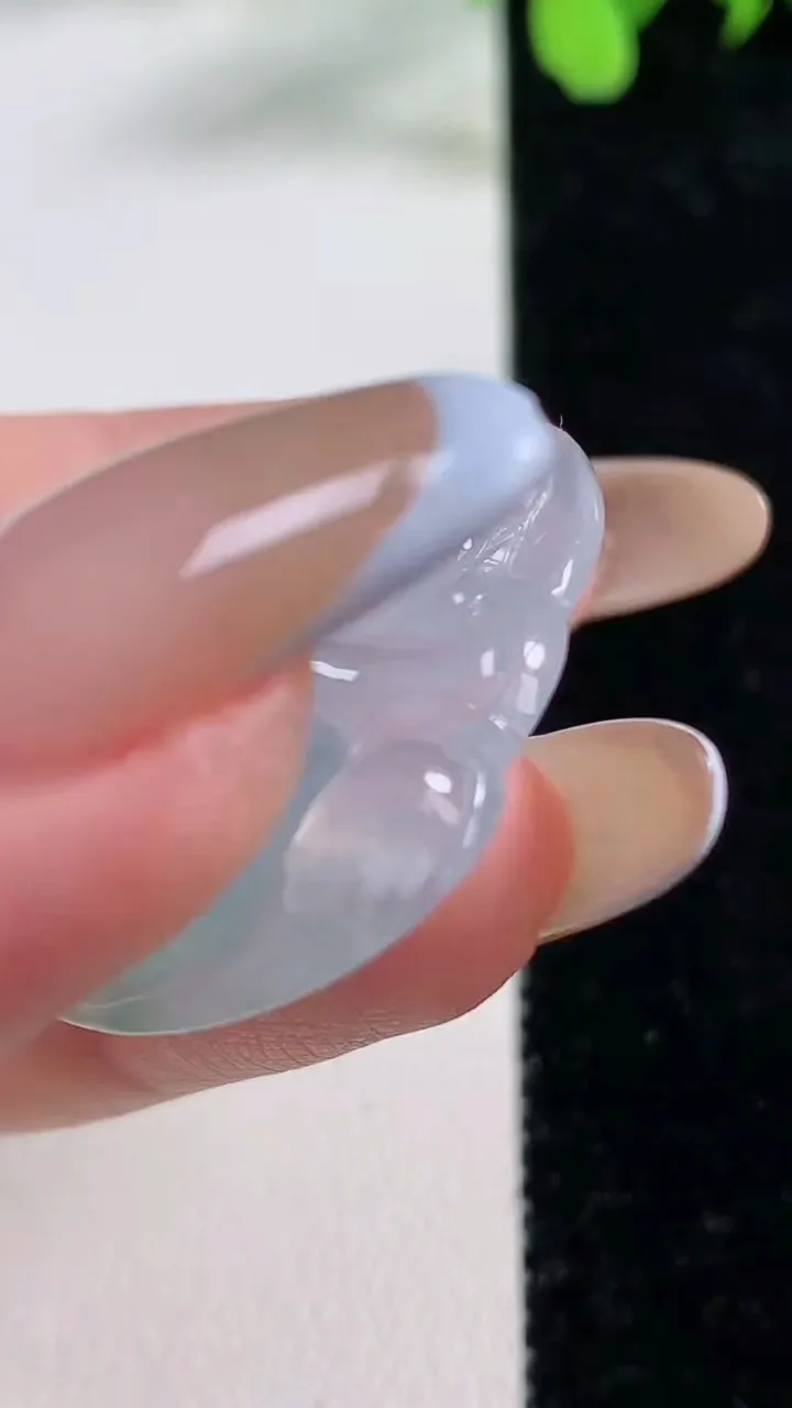 天然A货翡翠种飘花佛公吊坠，尺寸31.8-34.5-5.7，重量:9.72g
11月9日