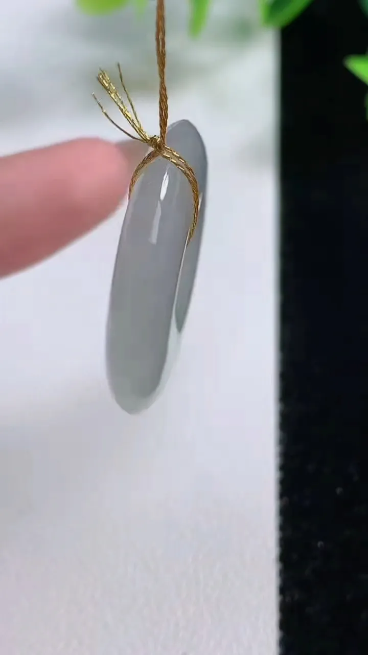 天然A货翡翠平安扣吊坠，尺寸28.5-5.3，重量:9.66g
11月9日