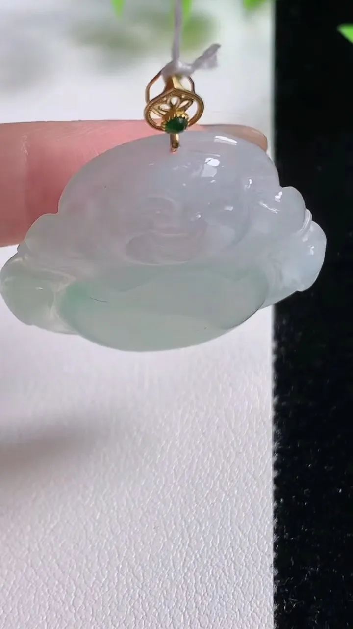 天然A货翡翠佛公吊坠，尺寸32.2-35.8-7，重量:11.92g
11月9日
