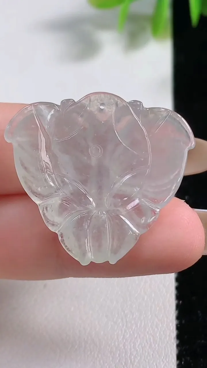 天然A货翡翠蝴蝶吊坠，尺寸27-30.5-5.3，重量:6.51g
11月9日