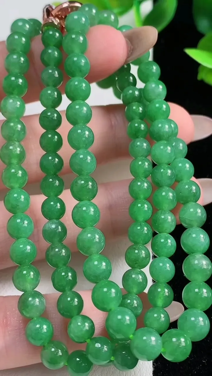 天然A货翡翠圆珠项链97颗，尺寸5.8，重量:32.59g
11月9日