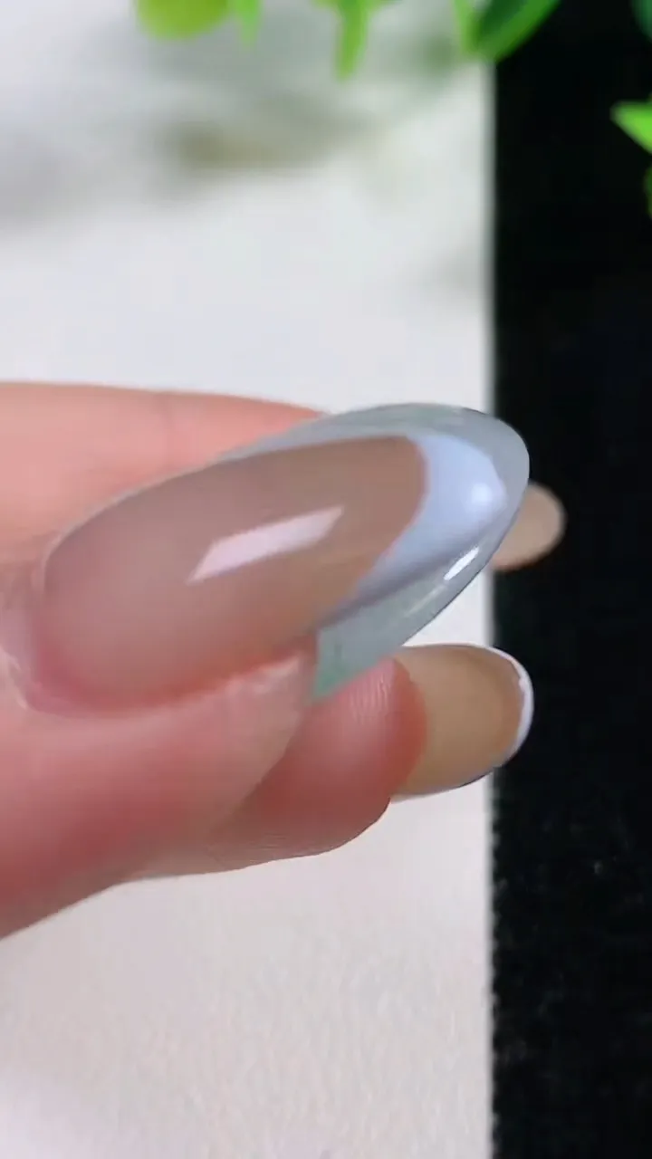 天然A货翡翠平安扣吊坠，尺寸35-5.4，重量:14.07g
11月9日