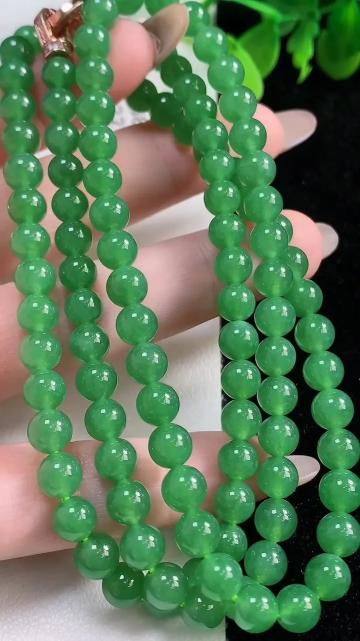 天然A货翡翠圆珠项链108颗，尺寸5.6，重量:42.13g11月9日
工厂直销收藏佳品,种好水足，