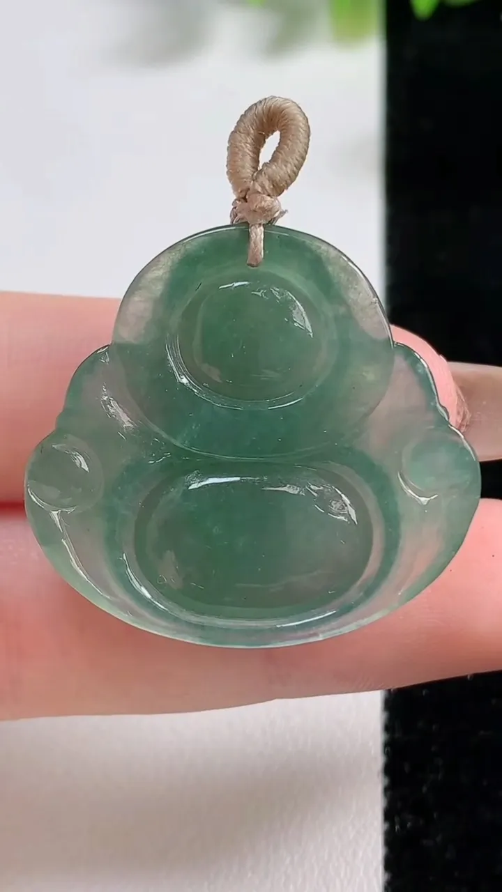 天然A货翡翠佛公吊坠，尺寸29.5-31.4-5.7，重量:8.10g
11月9日