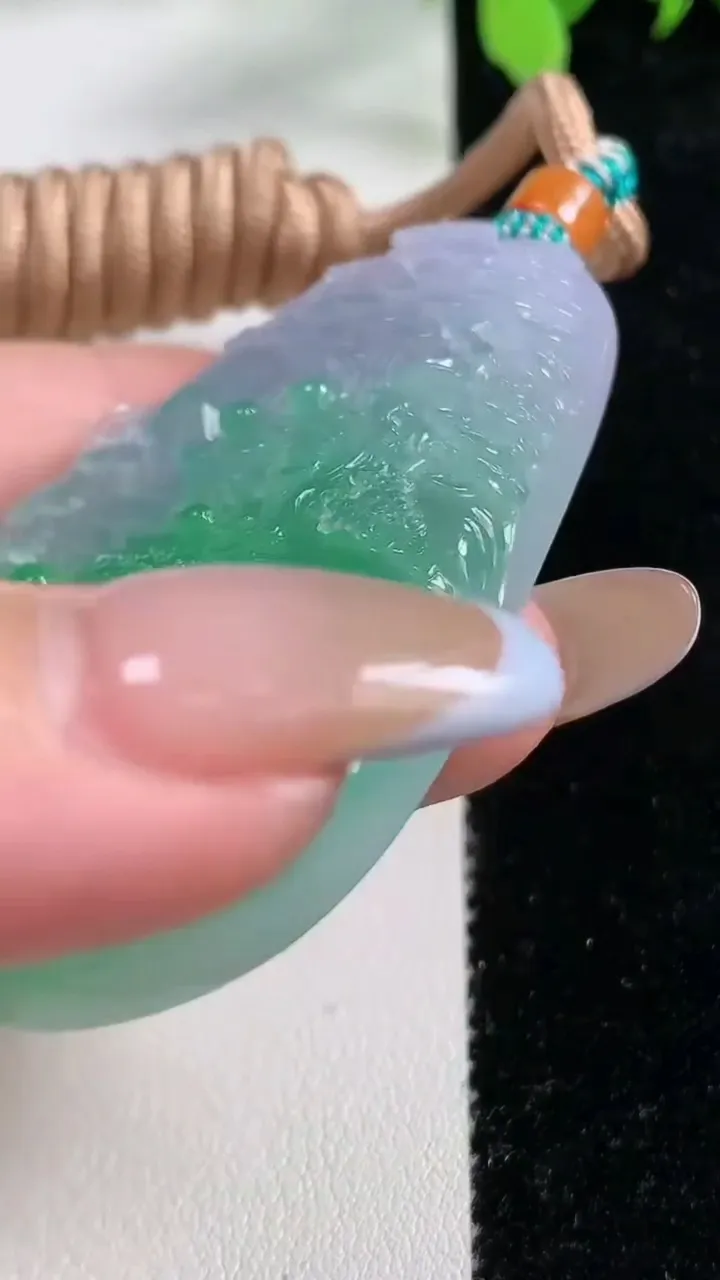 天然A货翡翠山水牌吊坠，尺寸59-37.4-9.6，重量:46.52g
11月9日