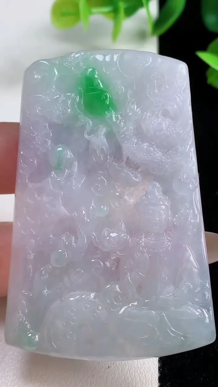 天然A货翡翠祥龙虚空藏菩萨吊坠，尺寸64-41.4-4.1，重量:27.20g
11月9日