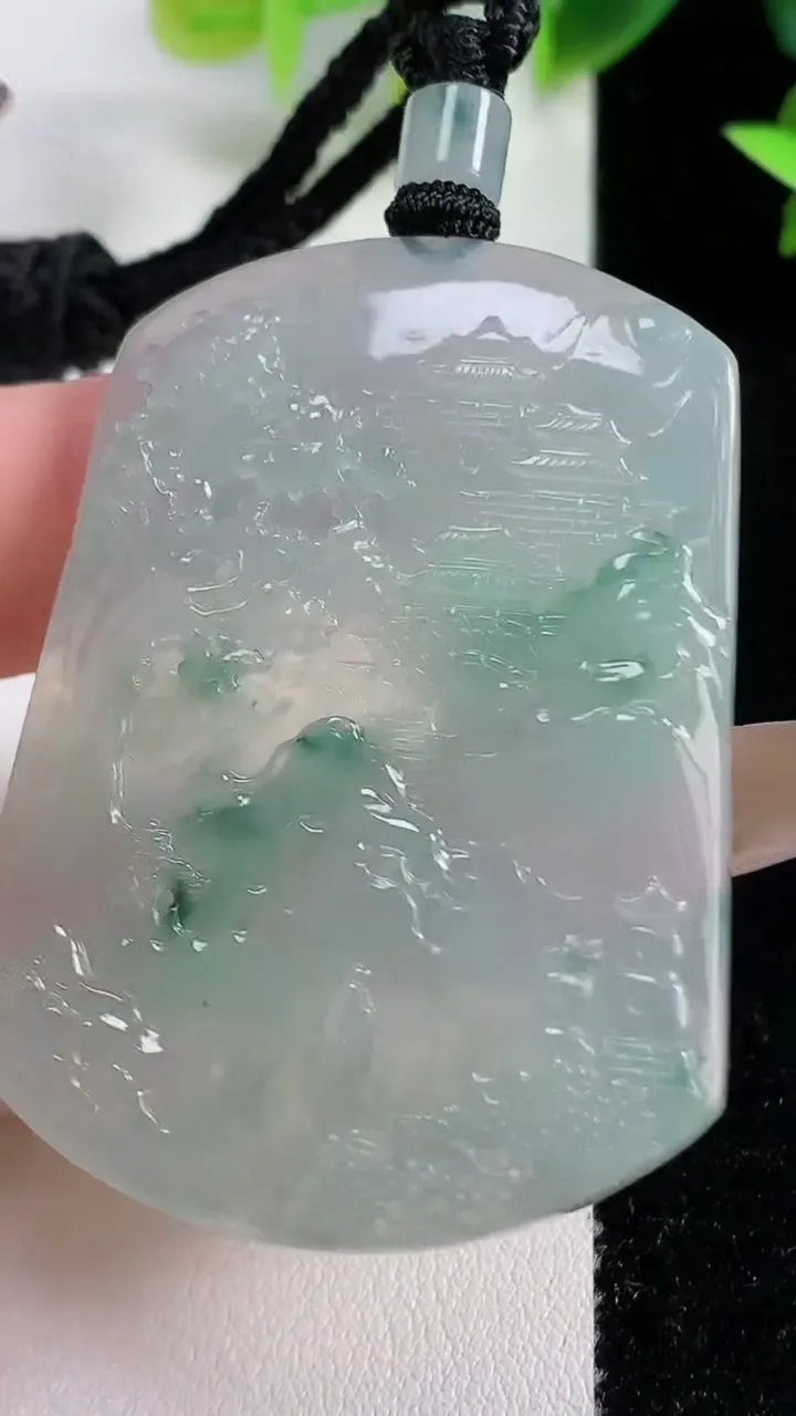 天然A货翡翠牌吊坠，尺寸52.6-38.4-6，重量:30.60g
11月9日