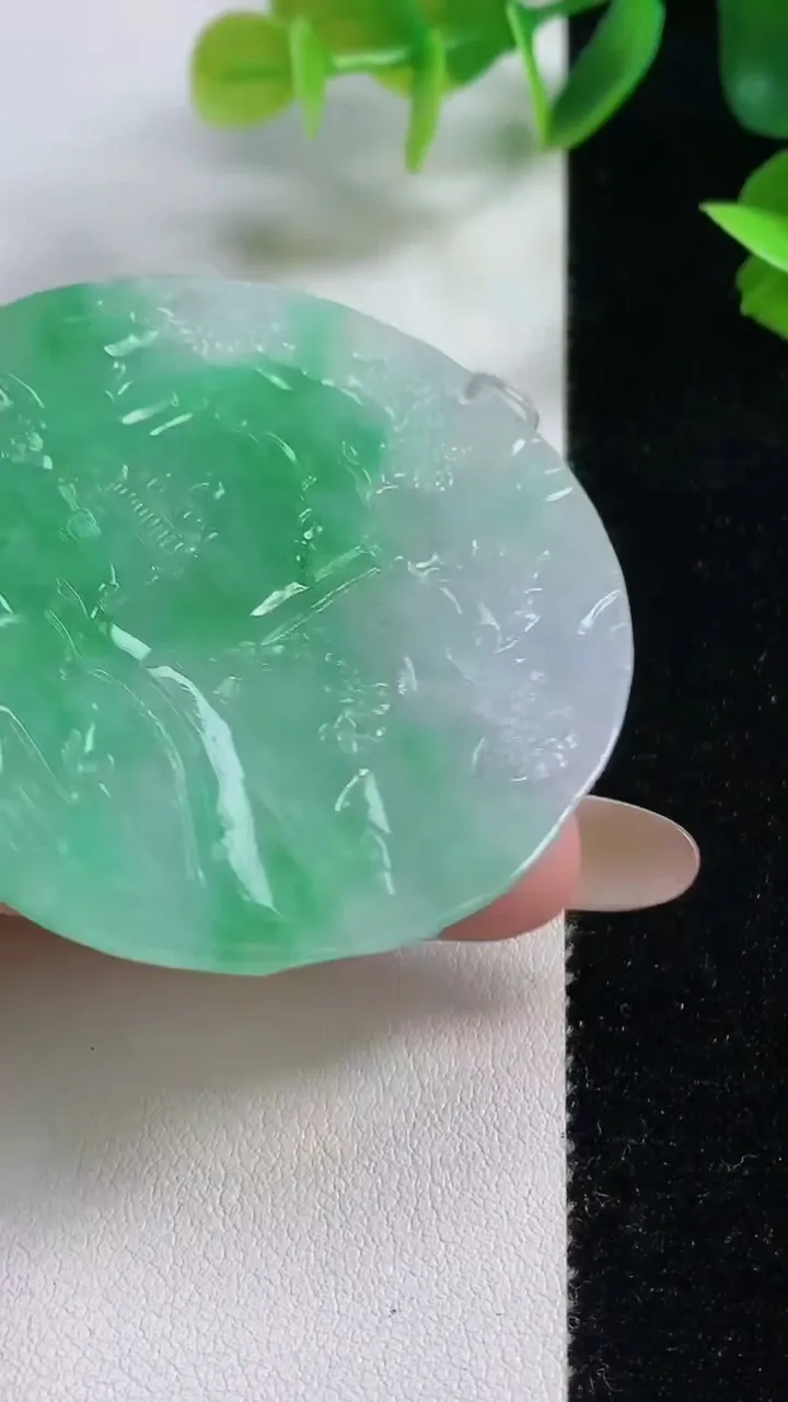 天然A货翡翠山水牌吊坠，尺寸52.8-5.2，重量:24.35g
11月9日