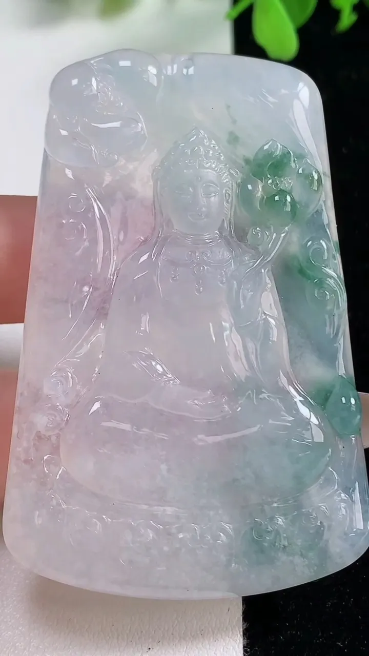 天然A货翡翠种飘花大势至观音菩萨吊坠，尺寸64-41.7-6.4，重量:37.02g
11月9日