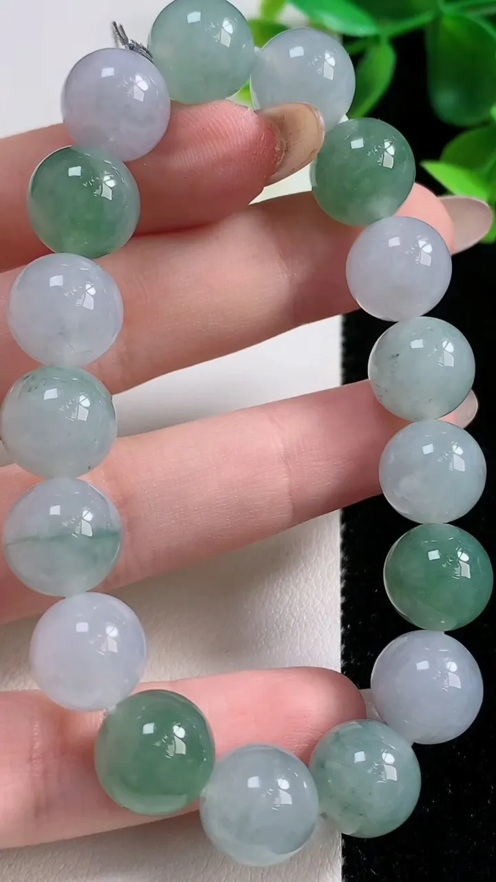天然A货翡翠种飘花圆珠手串17颗，尺寸11.5，重量:44.40g11月9日
工厂直销收藏佳品,种好