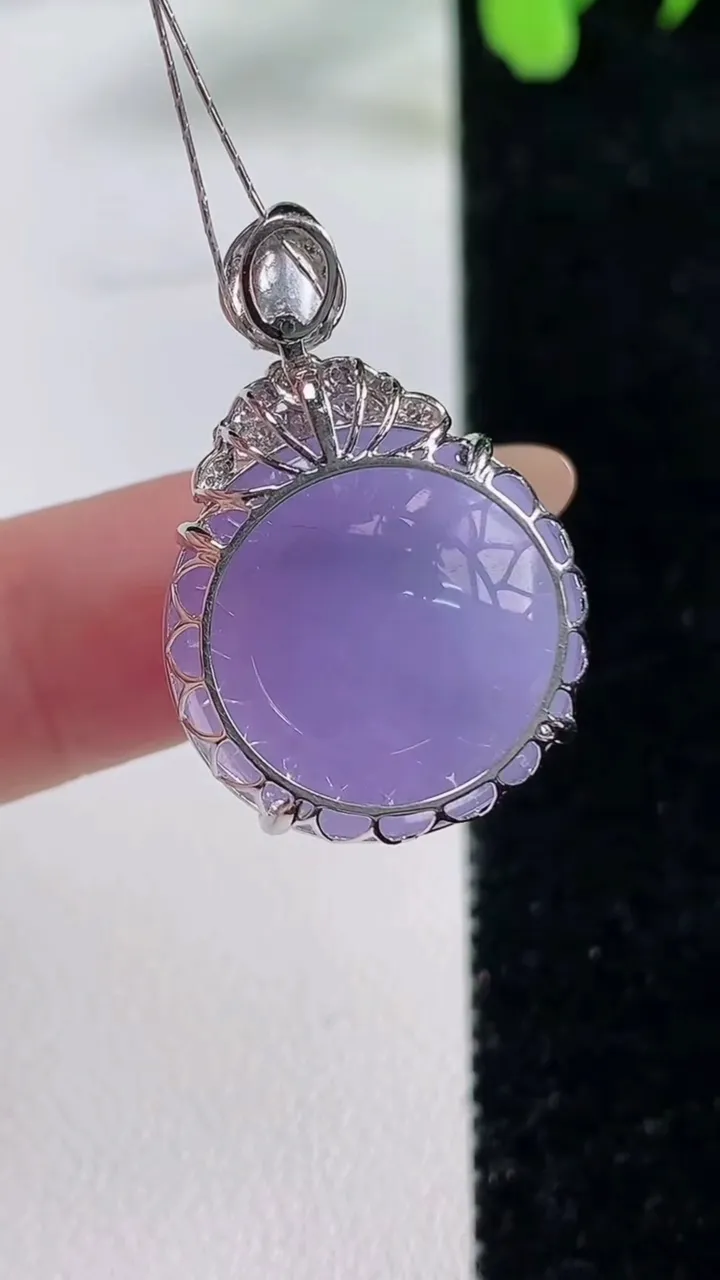 天然A货翡翠种紫罗兰蛋面吊坠，尺寸28.6-18.3-18.9-11.5，重量:7.42g
11月9日