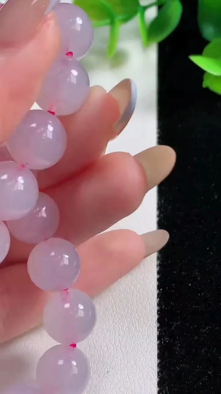 天然A货翡翠种紫罗兰圆珠手串18颗，尺寸11，重量:41.69g11月9日
工厂直销收藏佳品,种好水足，色泽均匀，有种有色，上手高大气！