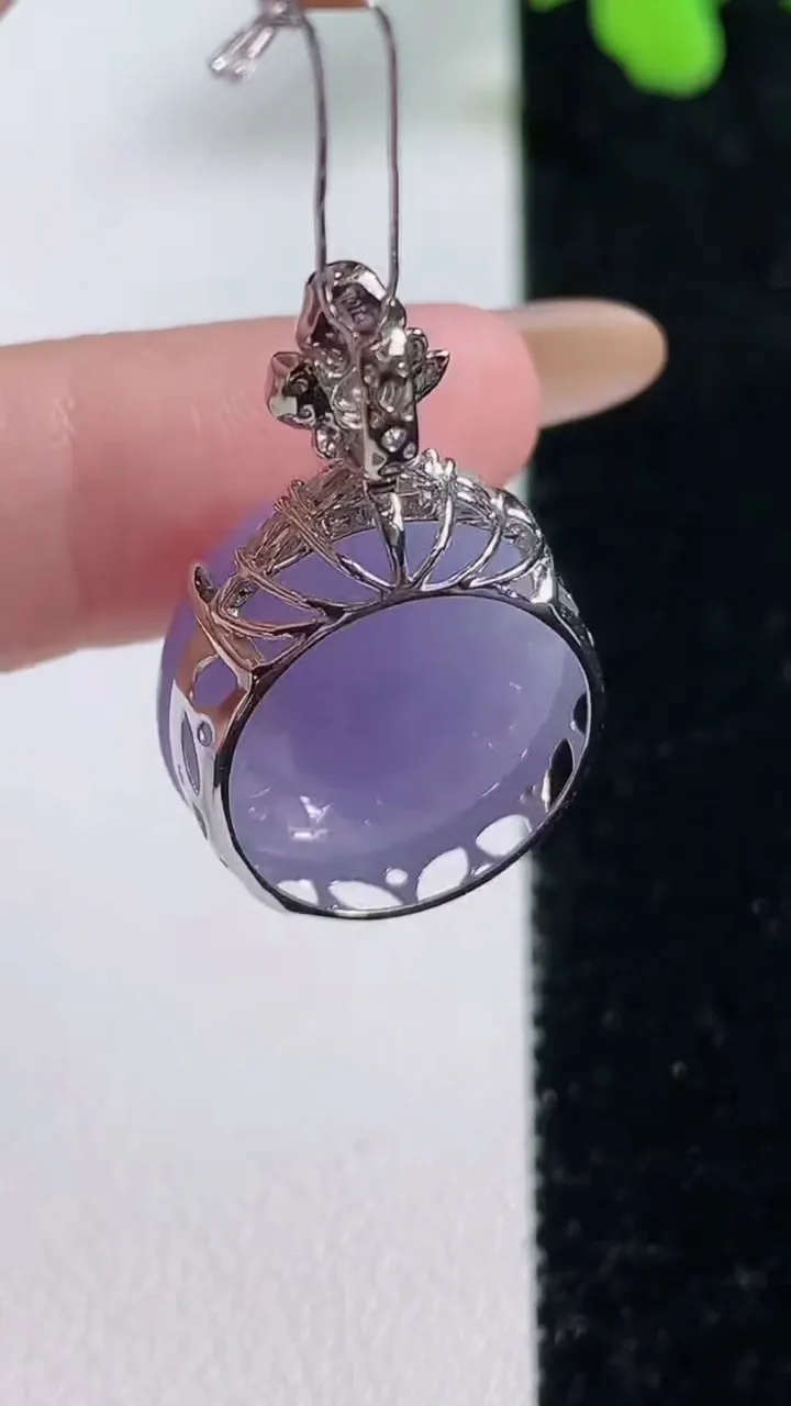 天然A货翡翠种紫罗兰蛋面吊坠，尺寸27.4-17.8-16.8-11.4，重量:6.53g
11月9日