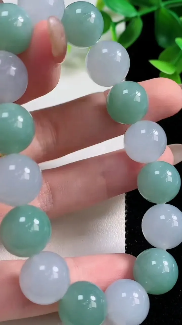 天然A货翡翠圆珠手串16颗，尺寸12.7，重量:54.98g11月9日
工厂直销收藏佳品,种好水足，