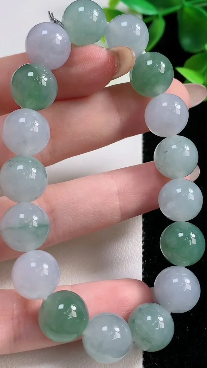 天然A货翡翠种飘花圆珠手串17颗，尺寸11.5，重量:44.40g11月9日
工厂直销收藏佳品,种好