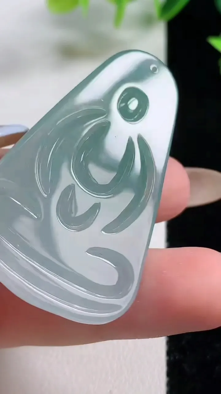 天然A货翡翠素衣观音菩萨吊坠，尺寸50.2-30.7-6，重量:16.17g
11月9日