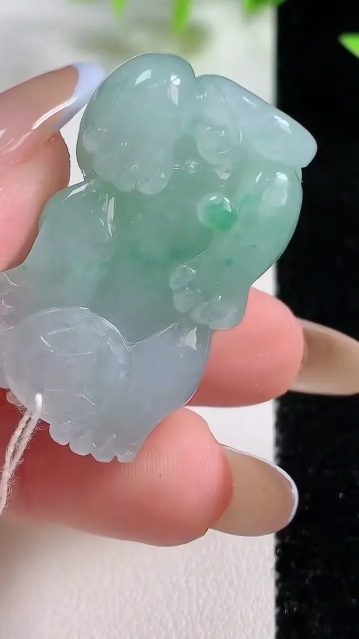 天然A货翡翠貔貅吊坠，尺寸35-21.3-12.9，重量:22.36g
11月9日