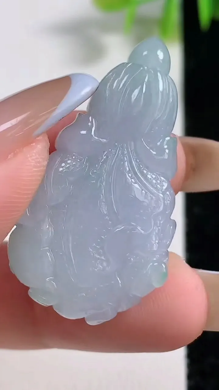 天然A货翡翠白菜吊坠，尺寸37.7-20.8-9，重量:11.56g
11月9日