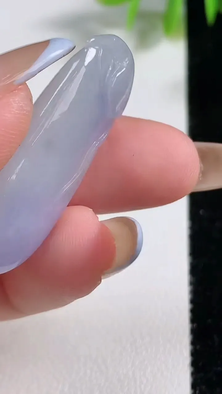 天然A货翡翠紫罗兰福瓜吊坠，尺寸38-12.4-8，重量:7.79g
11月9日