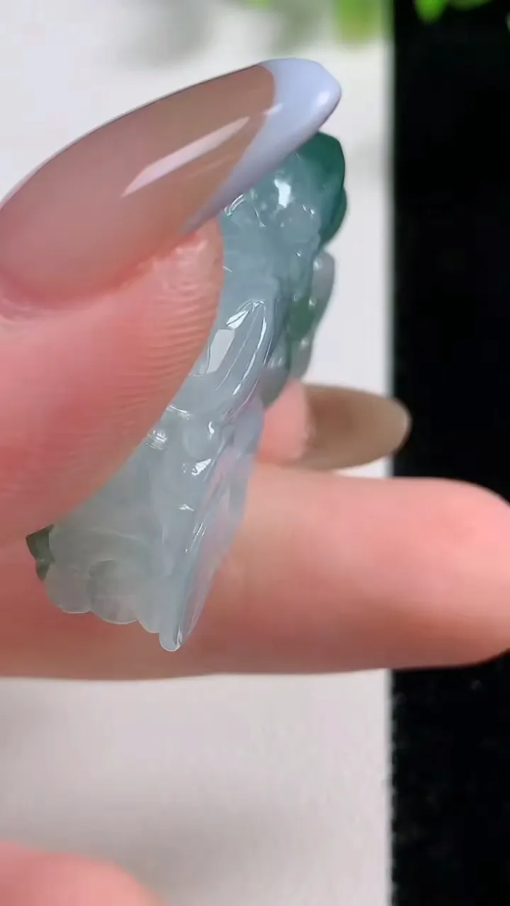 天然A货翡翠冰种飘花霸王貔貅吊坠，尺寸39.3-21.5-11.5，重量:21.09g
11月9日