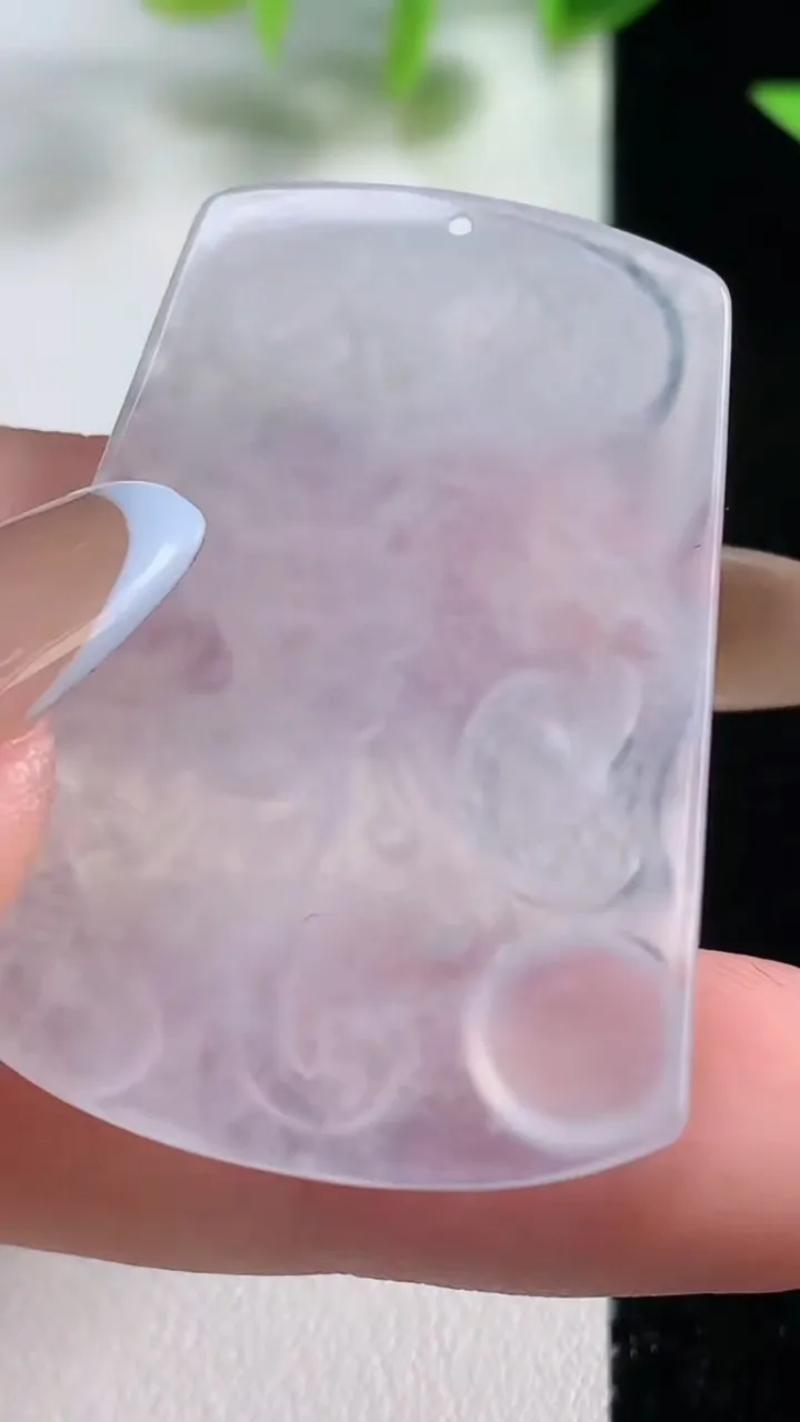 天然A货翡翠龙牌吊坠，尺寸41.8-30.4-4.5，重量:11.95g
11月9日