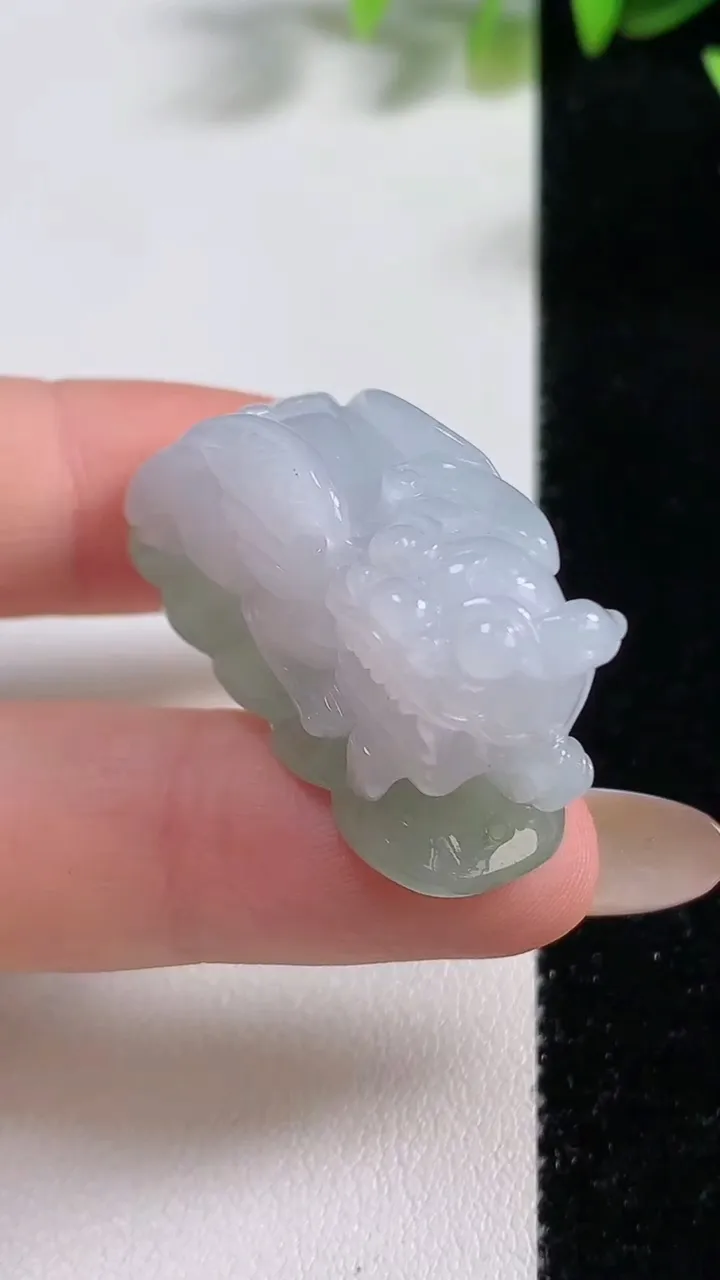 天然A货翡翠霸王貔貅吊坠，尺寸35-12.3-18.4，重量:17.91g
11月9日