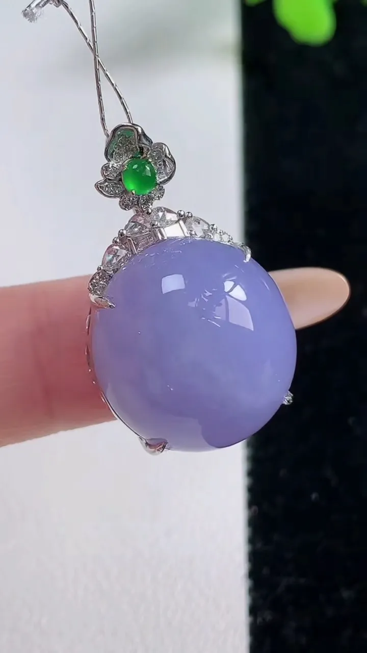 天然A货翡翠种紫罗兰蛋面吊坠，尺寸27.4-17.8-16.8-11.4，重量:6.53g
11月9日