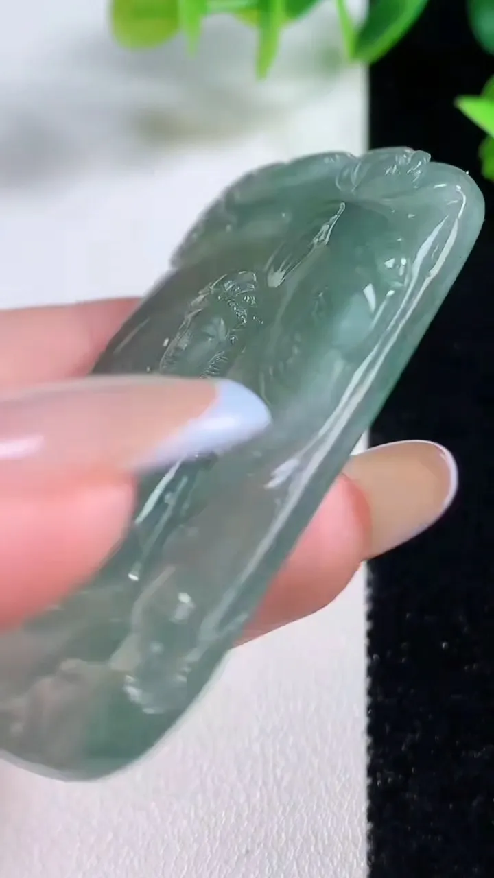 天然A货翡翠普贤菩萨吊坠，尺寸56.8-35.2-5.7，重量:30.50g
11月9日