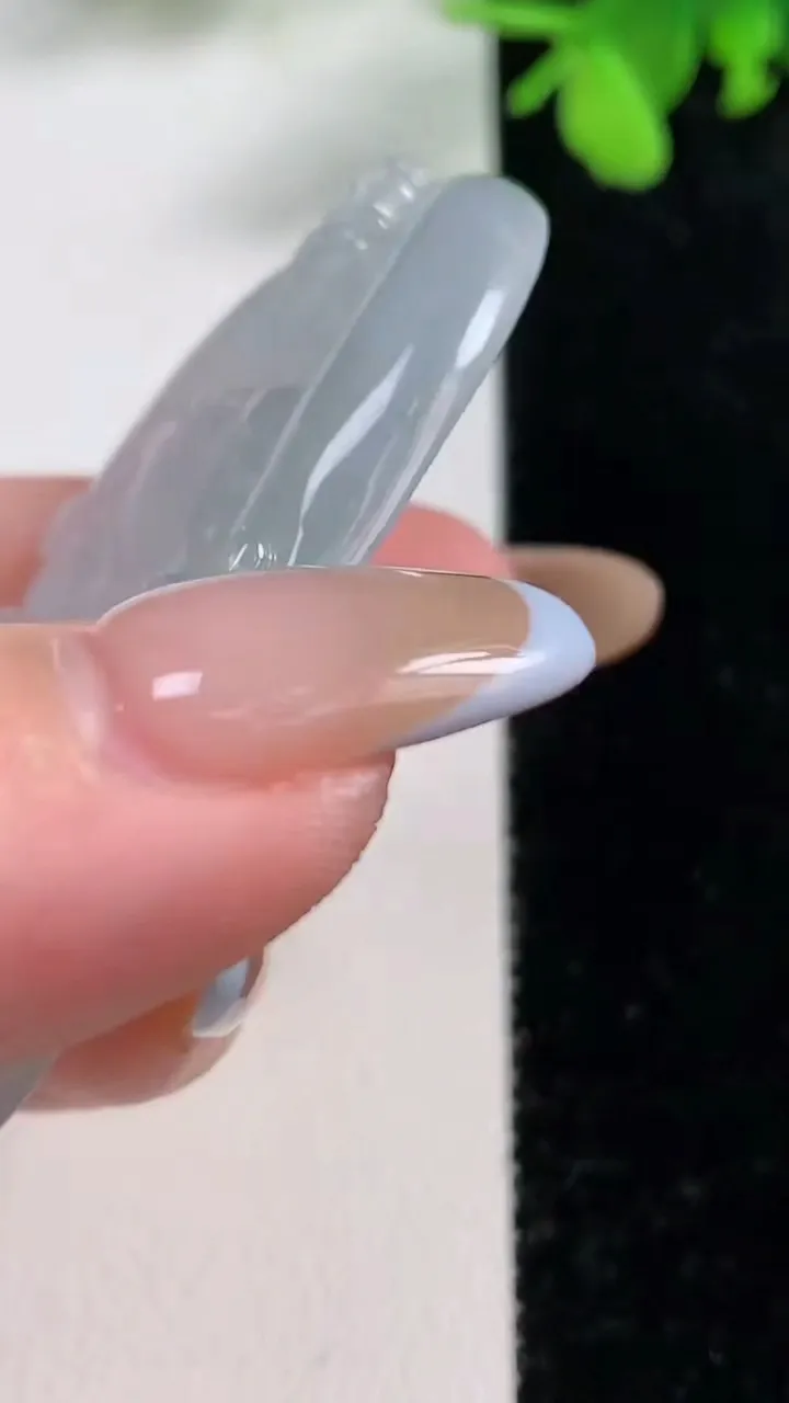 天然A货翡翠种飘花普贤菩萨吊坠，尺寸62.5-40.7-6.3，重量:34.50g
11月9日