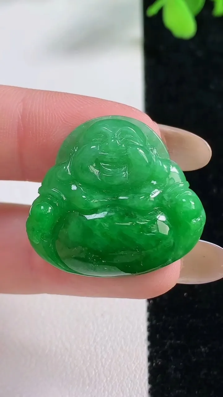 天然A货翡翠佛公吊坠，尺寸25.6-28-5.9，重量:6.64g
11月9日