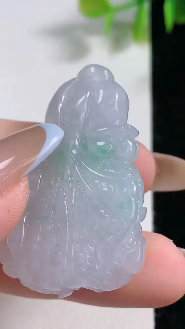 天然A货翡翠白菜吊坠，尺寸42.5-22.5-11.7，重量:20.00g
11月9日