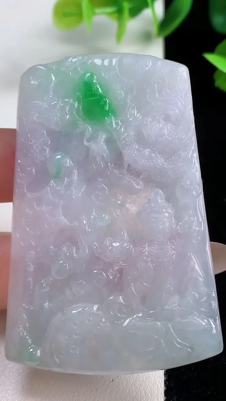 天然A货翡翠祥龙虚空藏菩萨吊坠，尺寸64-41.4-4.1，重量:27.20g
11月9日