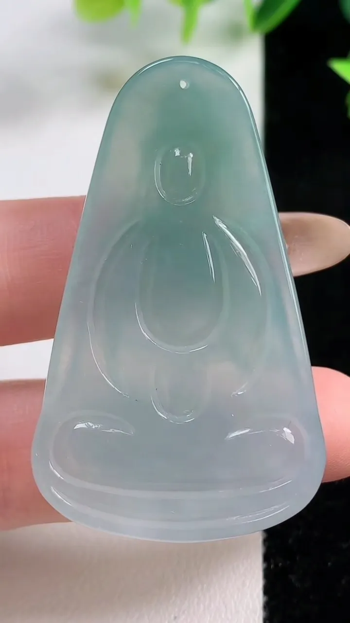 天然A货翡翠素衣观音菩萨吊坠，尺寸50.2-30.7-6，重量:16.17g
11月9日