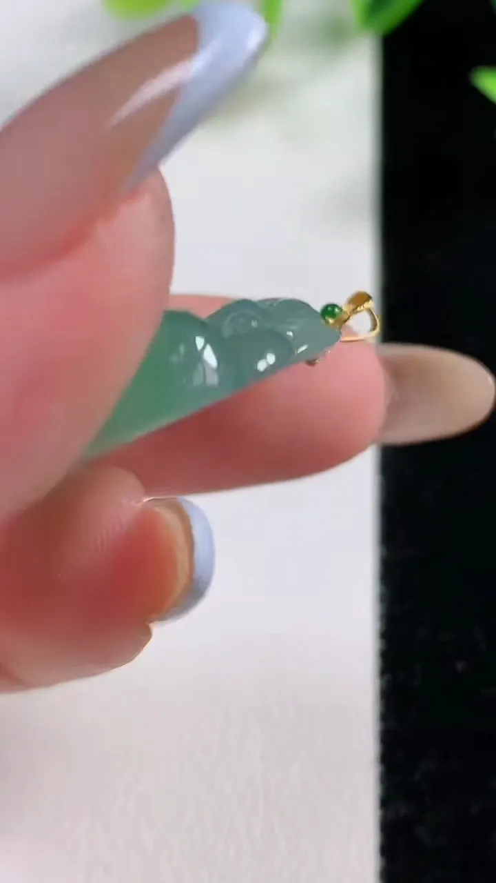 天然A货翡翠佛公吊坠，尺寸26.7-32-6.2，重量:7.59g
11月9日