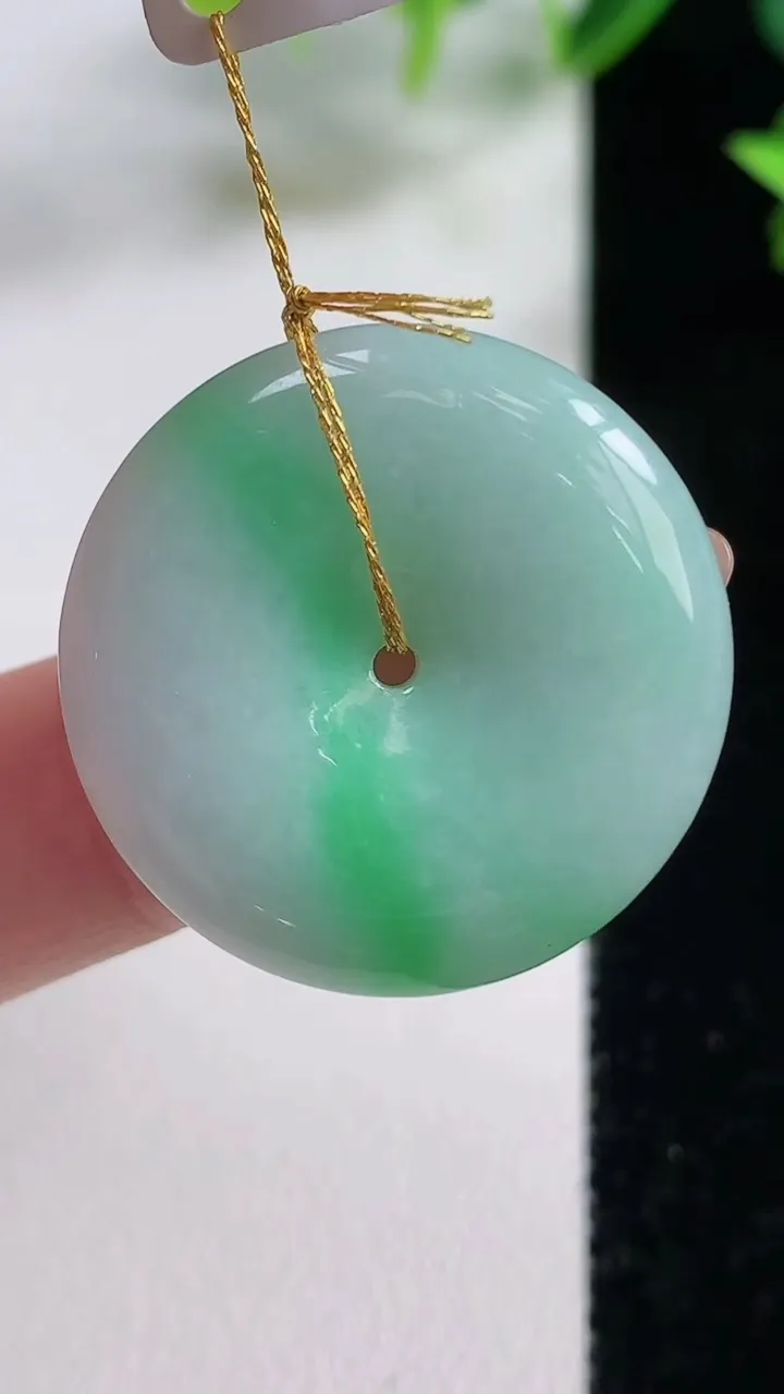 天然A货翡翠平安扣吊坠，尺寸27-5.2，重量:8.26g
11月9日