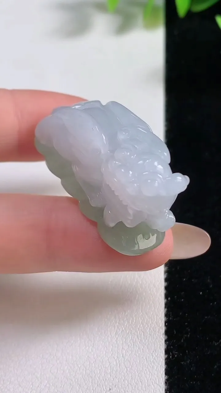 天然A货翡翠霸王貔貅吊坠，尺寸35-12.3-18.4，重量:17.91g
11月9日