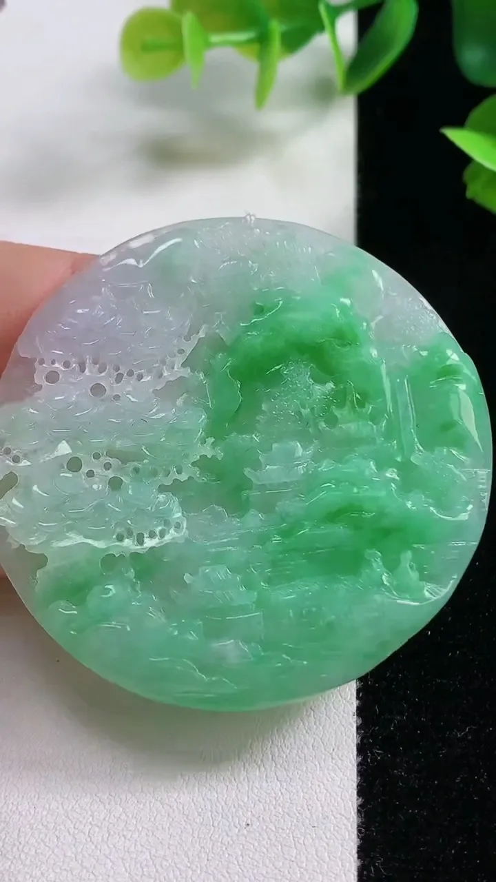 天然A货翡翠山水牌吊坠，尺寸52.8-5.2，重量:24.35g
11月9日