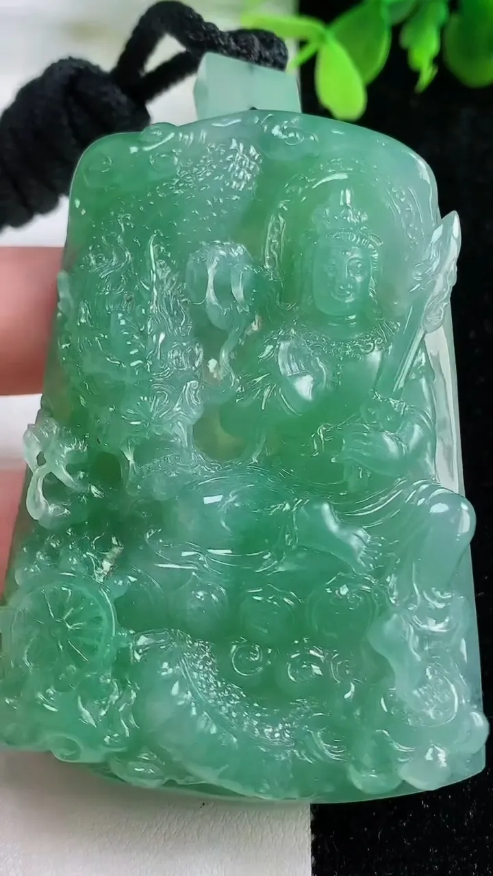 天然A货翡翠祥龙虚空藏菩萨吊坠，尺寸68-45.6-12，重量:77.33g
11月9日