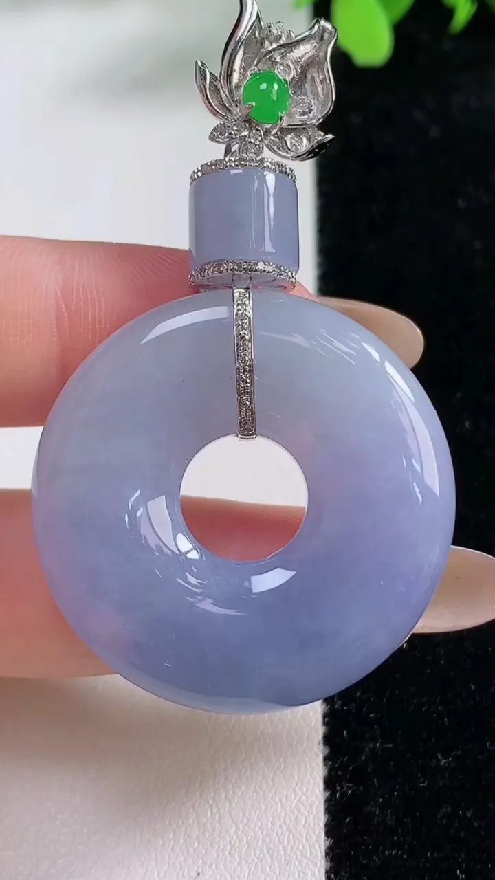 天然A货翡翠种紫罗兰平安环吊坠，尺寸33.3-6.3，重量:18.86g
11月9日