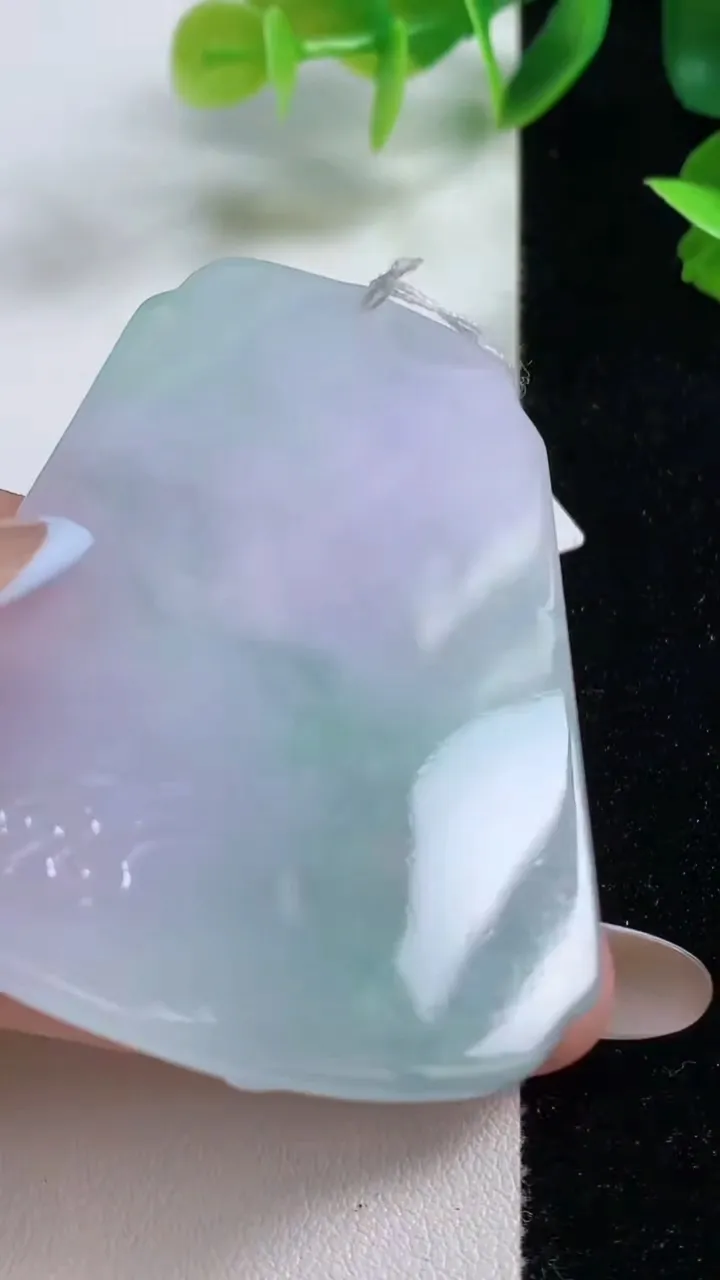 天然A货翡翠普贤菩萨吊坠，尺寸60-45.3-6.9，重量:33.38g
11月9日